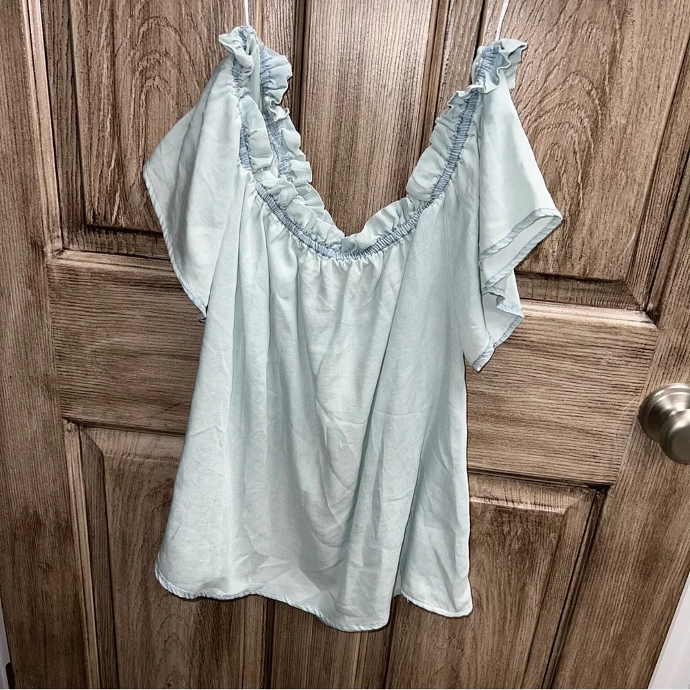 thread & supply chambray off shoulder shirt size medium NWT